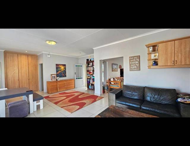 4 BEDROOM HOUSE FOR SALE IN COUNTRY CLUB